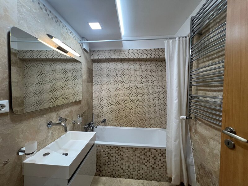Parcul Tineretului 3 camere, 2 bai, complet mobilat/ utilat, renovat